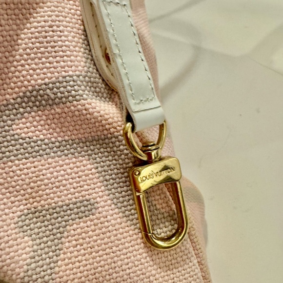 Authentic Louis Vuitton Pink Tahitienne Cabas Rose Blanco PM tote bag. W/COA - Picture 5 of 7